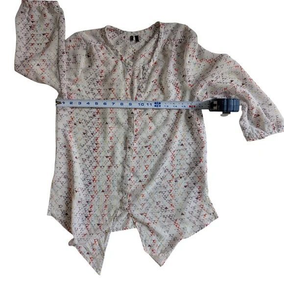 Maurices Women's Blouse Size Small White with Colorful Triangle Pattern - Picture 10 of 14